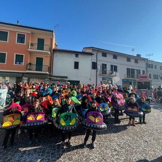 Successo per la sfilata a Beinette, "Che schianto" incoronato dal Carnevale Successo per la sfilata a Beinette, "Che schianto" incoronato dal Carnevale