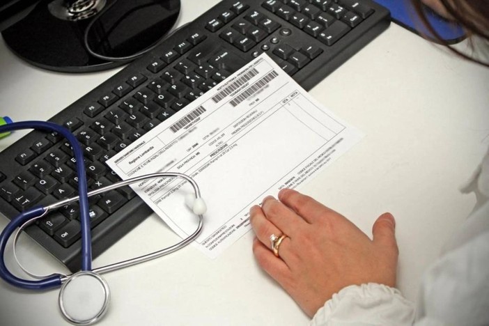 Ddl semplificazioni, due novità per i medici di base: dai certificati di malattia da remoto alle ricette ripetibili per malati cronici fino a 12 mesi Ddl semplificazioni, due novità per i medici di base: dai certificati di malattia da remoto alle ricette ripetibili per malati cronici fino a 12 mesi