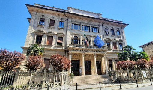 Col 22,1% la provincia di Cuneo figura tra quelle che mostrano i tassi di femminilizzazione più contenuti. Nella foto la Camera di Commercio