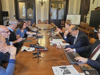 Alcuni momenti dell'incontro tenuto ieri in Prefettura Alcuni momenti dell'incontro tenuto ieri in Prefettura