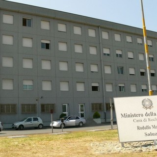 Detenuto nel carcere di Saluzzo ha preso a pugni un poliziotto penitenziario