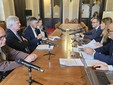 Alcuni momenti dell'incontro tenuto ieri in Prefettura Alcuni momenti dell'incontro tenuto ieri in Prefettura