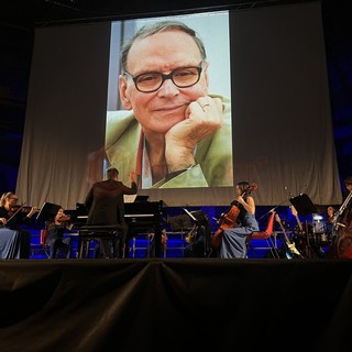 Emozioni e applausi per lo straordinario "Omaggio a Morricone" al Palazzetto di Cuneo