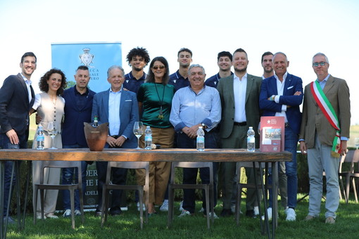 Cuneo Volley ed Enoteca del Roero insieme per il secondo anno consecutivo Cuneo Volley ed Enoteca del Roero insieme per il secondo anno consecutivo