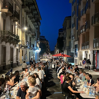 Successo a Cuneo per la &quot;Cena di quartiere&quot;