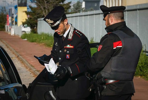 Nel Fossanese ritirate due patenti, sequestrate piccole quantità di stupefacenti e un allontanamento