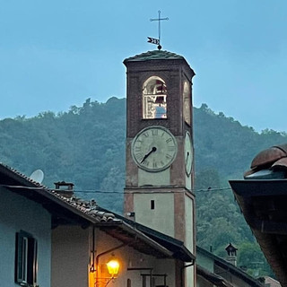 Saluzzo colora di bianco i campanili per "Illumina novembre" per sensibilizzare sul cancro al polmone