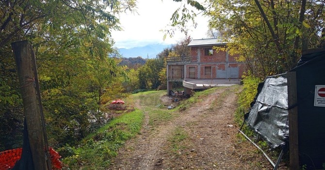 Assalto al deposito di cannabis light: sei persone agli arresti, recuperati 120 kg di merce e 8 kg di marijuana illegale