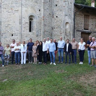 Consiglio provinciale itinerante a Villar San Costanzo: unanime il sostegno alla valorizzazione dell’Abbazia di San Costanzo al Monte