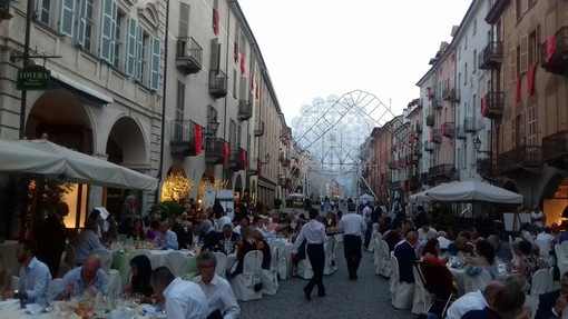Oltre 250 commensali hanno gustato il menù della cena “Mille Luci nel Piatto&quot; a Cuneo