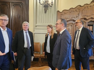 Alcuni momenti dell'incontro tenuto ieri in Prefettura Alcuni momenti dell'incontro tenuto ieri in Prefettura