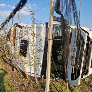 Il camion ribaltato