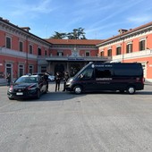 Minacciato con un coltellino nei pressi della stazione: tentata rapina a Mondovì, indagano i Carabinieri