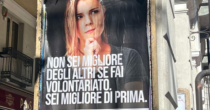 Quel poster che ci ricorda il valore invisibile del volontariato