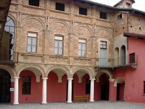 Il cortile di Palazzo Gotti a Cherasco è tra le sedi di &quot;Cinema all'aperto&quot;