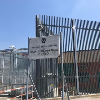 Detenuto si arrampica sul tetto del carcere Cerialdo e scende dopo oltre due ore di trattative
