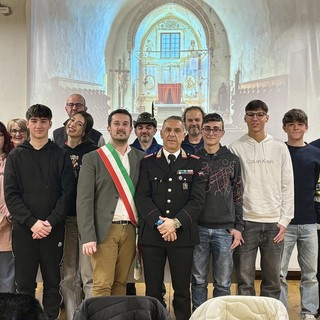 Rifreddo: per Natale, il comune regala la Costituzione ai neo maggiorenni Rifreddo: per Natale, il comune regala la Costituzione ai neo maggiorenni