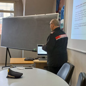 Un momento dell'incontro con il comandante Riccardo Tedeschi Un momento dell'incontro con il comandante Riccardo Tedeschi