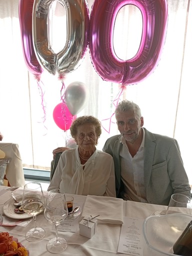 Giuseppina Rapalino, l'unica centenaria roerina, con il vicesindaco Davide Bertello Giuseppina Rapalino, l'unica centenaria roerina, con il vicesindaco Davide Bertello