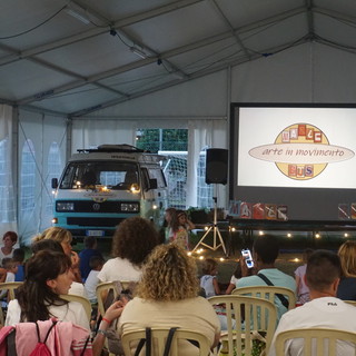 Due serate sotto le stelle, duecento sorrisi: il cinema all’aperto di Giovani di Turno accende l’estate di Rifreddo