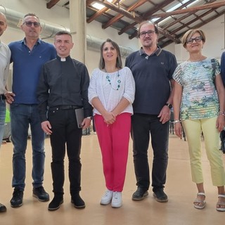 Don Luigi Maria Epicoco con la comunità di Madonna del Pilone Don Luigi Maria Epicoco con la comunità di Madonna del Pilone