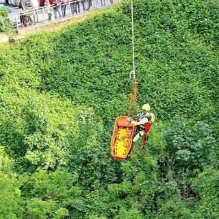 Dronero: delicato salvataggio di un uomo scivolato nel torrente della Madonnina