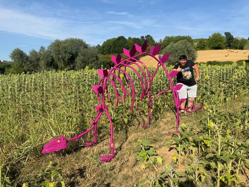 Andrea Bertone con il dinosauro Andrea Bertone con il dinosauro