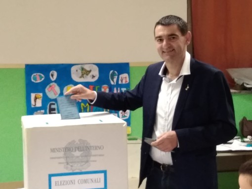 Dario Tallone candidato sindaco di Fossano ha votato