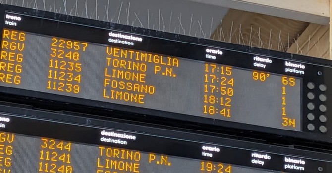 Cuneo-Ventimiglia, un'altra giornata da dimenticare: treni in ritardo perché... manca il treno