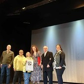 Risate, musica e solidarietà: Harold Haupwood anima il Teatro Salomone di Cherasco