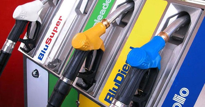 Benzina e diesel, stangata congelata per 48 ore: corsa contro il tempo per il controesodo Benzina e diesel, stangata congelata per 48 ore: corsa contro il tempo per il controesodo