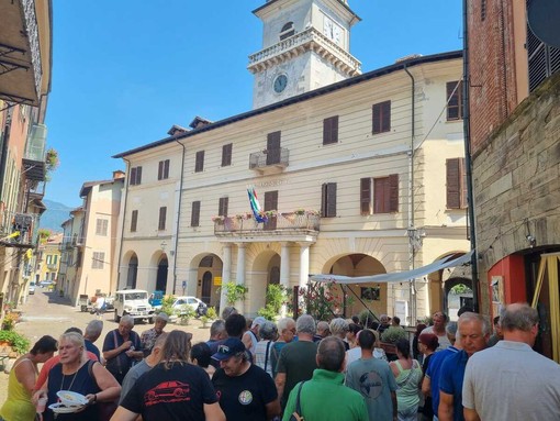 Garessio, il fascino del Borgo Maggiore conquista gli appassionati di auto d'epoca di Priola Garessio, il fascino del Borgo Maggiore conquista gli appassionati di auto d'epoca di Priola