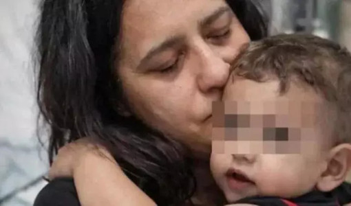 Il piccolo Domenico con la madre Patrizia (foto Adnkronos) Il piccolo Domenico con la madre Patrizia (foto Adnkronos)