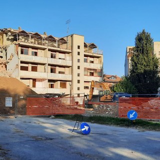 Al via la demolizione nel quartiere popolare di Borgo San Dalmazzo [FOTO]