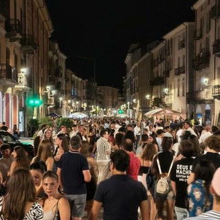 Drink Art sta per tornare: a luglio via Roma diventa il palcoscenico dell’estate cuneese Drink Art sta per tornare: a luglio via Roma diventa il palcoscenico dell’estate cuneese