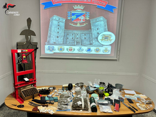 In foto, la droga sequestrata dai Carabinieri durante le indagini In foto, la droga sequestrata dai Carabinieri durante le indagini
