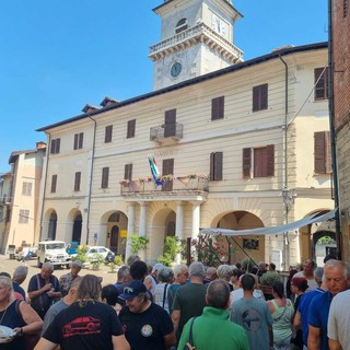 Garessio, il fascino del Borgo Maggiore conquista gli appassionati di auto d'epoca di Priola Garessio, il fascino del Borgo Maggiore conquista gli appassionati di auto d'epoca di Priola