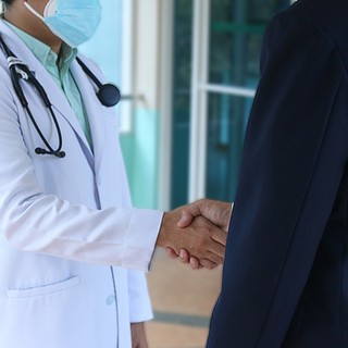 Abbonamento medico online: quanto costa, cosa include e se vale la pena
