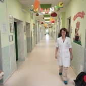 Immagine modificata con l'AI. In foto la dottoressa Tappi in reparto