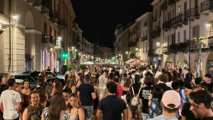 Drink Art sta per tornare: a luglio via Roma diventa il palcoscenico dell’estate cuneese Drink Art sta per tornare: a luglio via Roma diventa il palcoscenico dell’estate cuneese