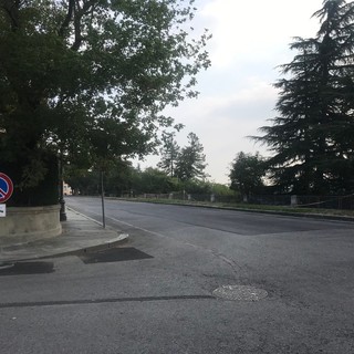 Continuano i lavori di bitumatura a Cuneo: da oggi divieti nell'area del viale degli Angeli a Cuneo