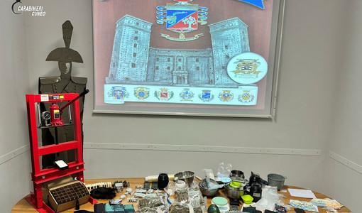 In foto, la droga sequestrata dai Carabinieri durante le indagini In foto, la droga sequestrata dai Carabinieri durante le indagini