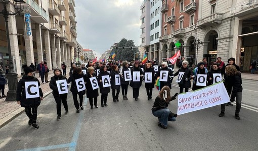 Donne per la pace: il 28 marzo a Cuneo arazzi, manufatti e parole contro la guerra