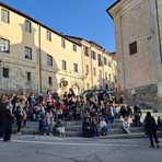La tappa della passeggiata di fronte al Classico, in ricordo di Lidia Poët La tappa della passeggiata di fronte al Classico, in ricordo di Lidia Poët