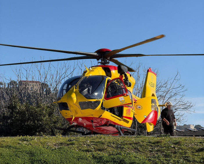 Schianto tra bici e camionetta dei Samu sulla SS20 del Colle di Tenda: gravi traumi per un 30enne Schianto tra bici e camionetta dei Samu sulla SS20 del Colle di Tenda: gravi traumi per un 30enne