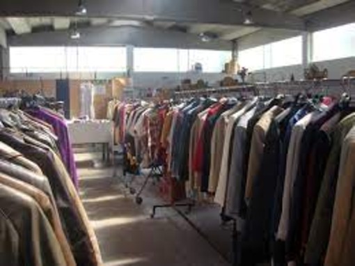 Emmaus Cuneo: sabato 13 dicembre vendita straordinaria per la pace con Operazione Colomba Emmaus Cuneo: sabato 13 dicembre vendita straordinaria per la pace con Operazione Colomba