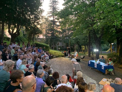 A Magliano Alfieri nel parco con Andrea Vitali A Magliano Alfieri nel parco con Andrea Vitali