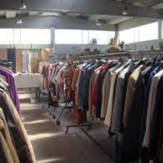 Emmaus Cuneo: sabato 13 dicembre vendita straordinaria per la pace con Operazione Colomba