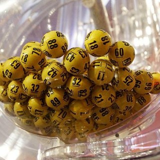 La fortuna bacia Alba, vinti 15mila euro al Lotto