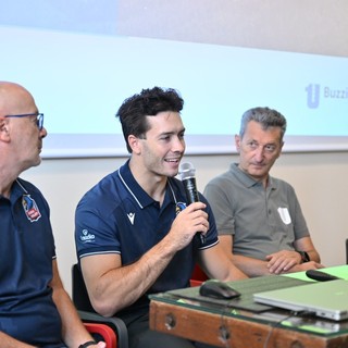 Ethan Champlin durante la conferenza stampa